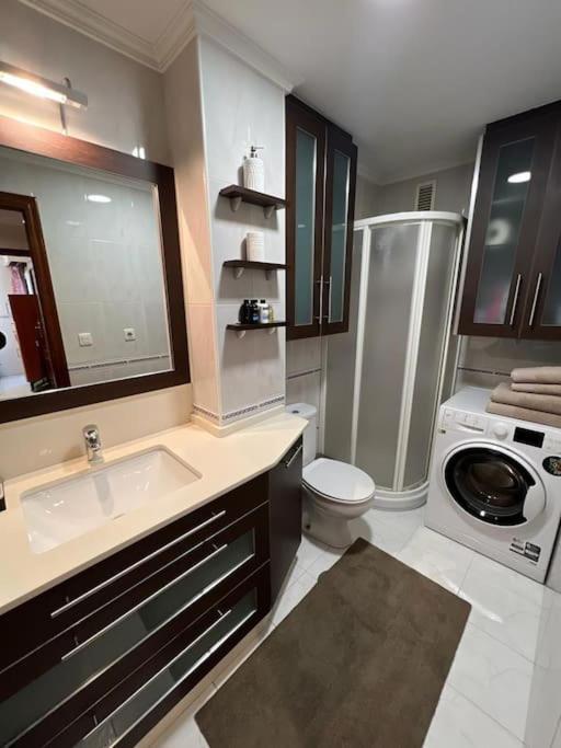 Piso Confort Y Detalles Ourenseアパートメント エクステリア 写真