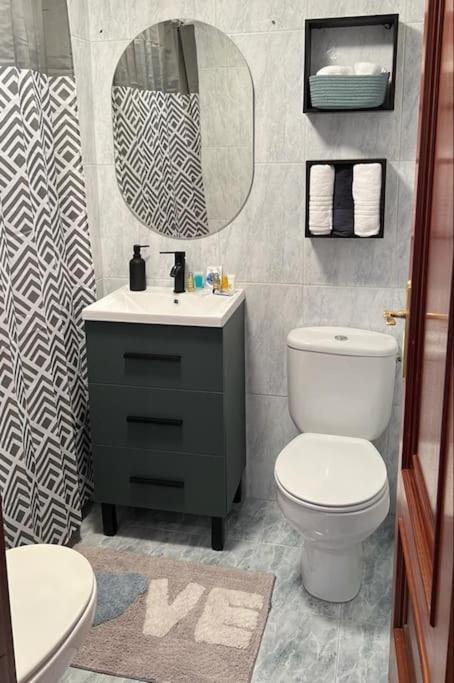 Piso Confort Y Detalles Ourenseアパートメント エクステリア 写真